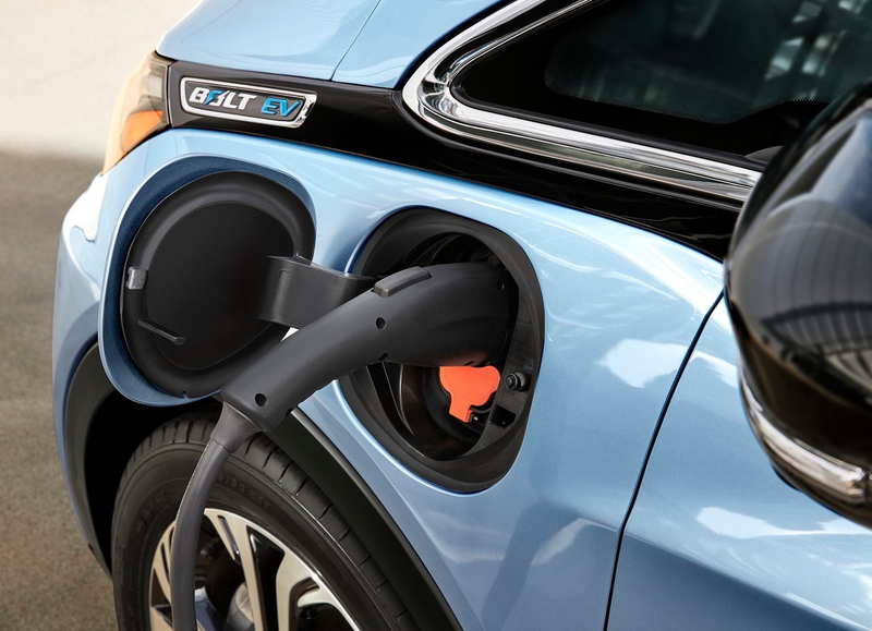 Illustration for article titled 2017 Chevrolet Bolt: Meet America's $30,000 200-Mile Electric Car